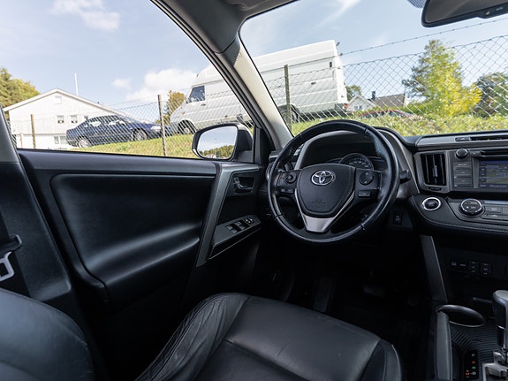 Toyota RAV4 27 of 30