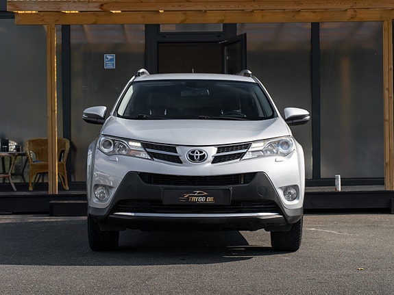 Toyota RAV4 2 of 30