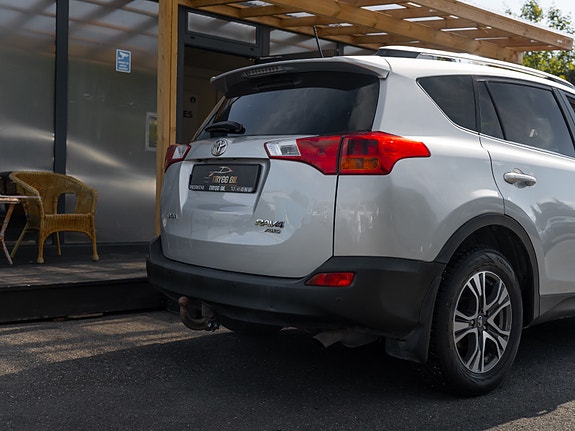 Toyota RAV4 4 of 30