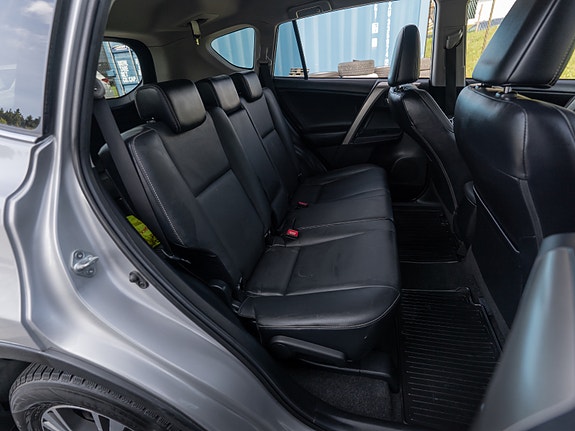 Toyota RAV4 25 of 30