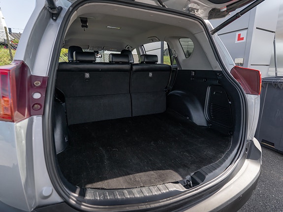 Toyota RAV4 15 of 30