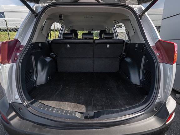 Toyota RAV4 16 of 30