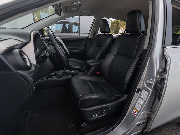 Toyota RAV4 22 of 30