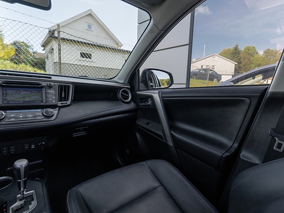 Toyota RAV4 28 of 30