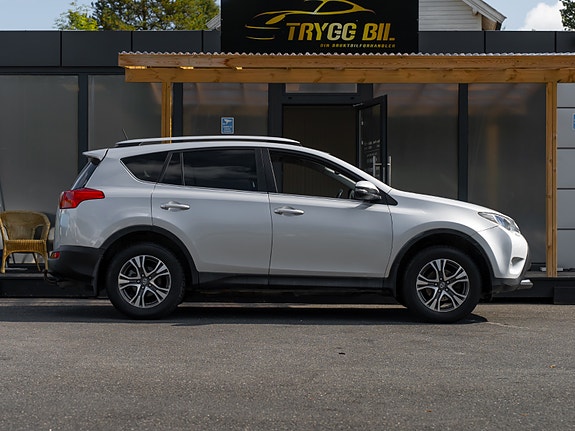 Toyota RAV4 5 of 30