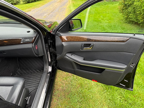 Mercedes-Benz E200 d 9 of 15