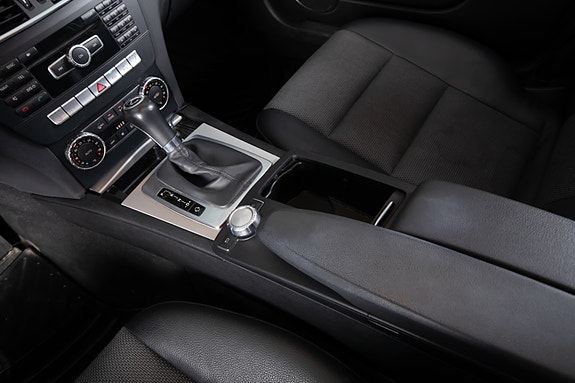Mercedes-Benz C180 14 of 24