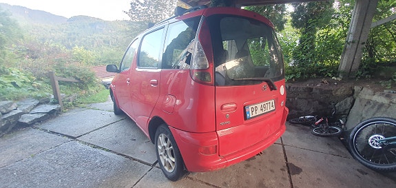 Toyota Yaris Verso 2 of 3