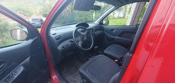 Toyota Yaris Verso 3 of 3