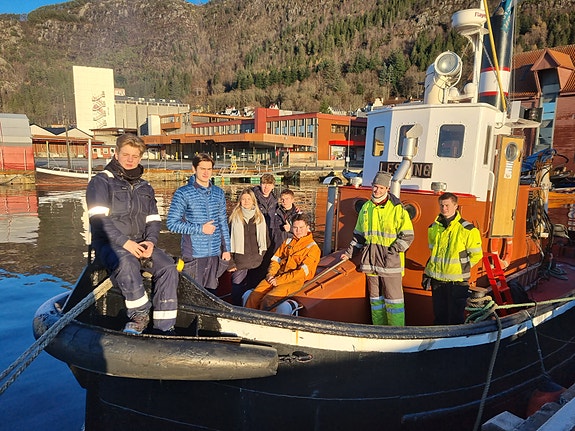 Rekrutteringsarbeid er en viktig del av arbeidet. Bilder viser skoleelever fra Bergen Maritime VGS.