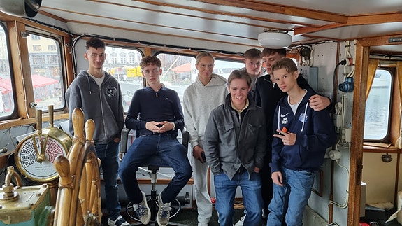 Rekrutteringsarbeid er en viktig del av arbeidet. Bilder viser skoleelever fra Bergen Maritime VGS.