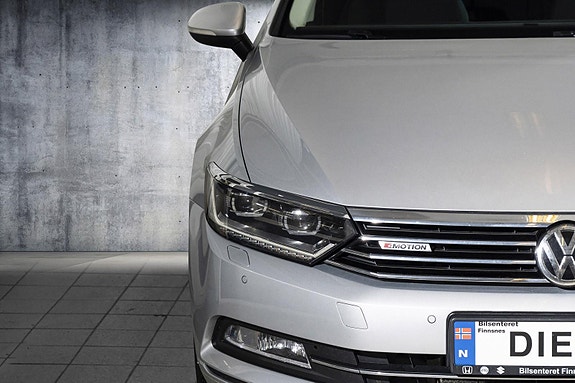 Volkswagen Passat 3 of 22