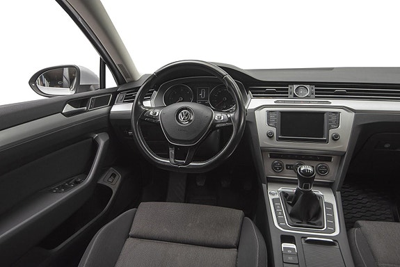 Volkswagen Passat 19 of 22