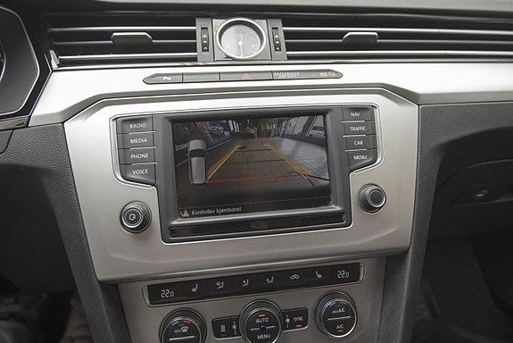 Volkswagen Passat 15 of 22