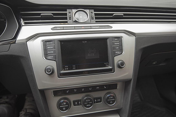 Volkswagen Passat 17 of 22