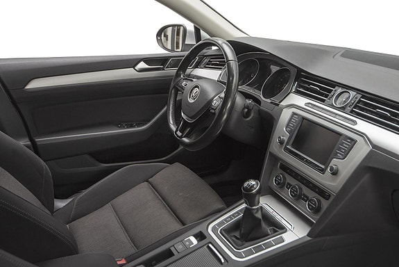Volkswagen Passat 22 of 22