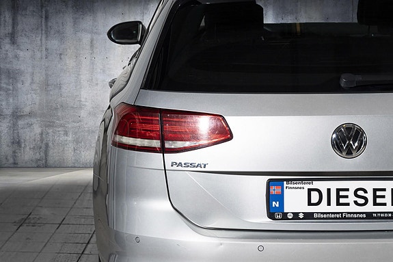 Volkswagen Passat 5 of 22