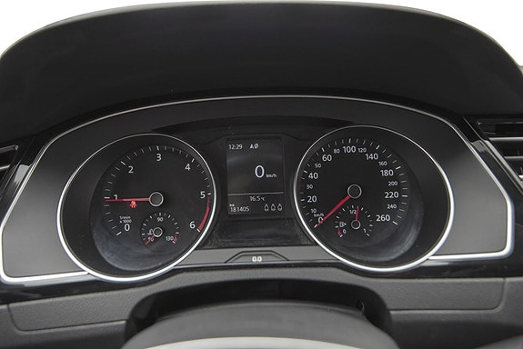 Volkswagen Passat 14 of 22