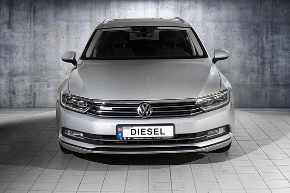 Volkswagen Passat 4 of 22