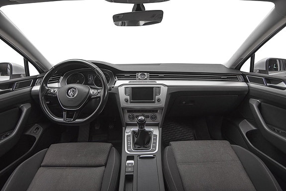 Volkswagen Passat 12 of 22