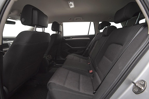 Volkswagen Passat 18 of 22
