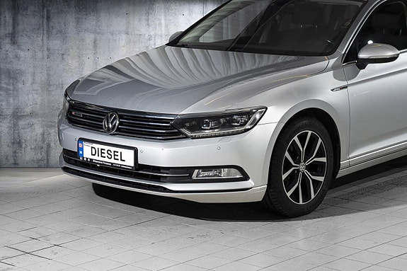Volkswagen Passat 2 of 22