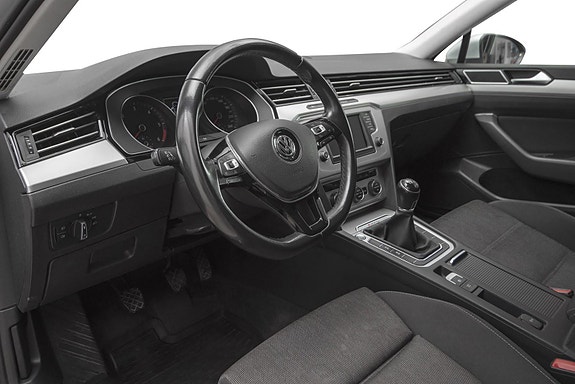 Volkswagen Passat 9 of 22