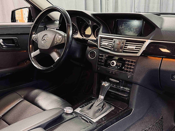 Mercedes-Benz E220 11 of 25