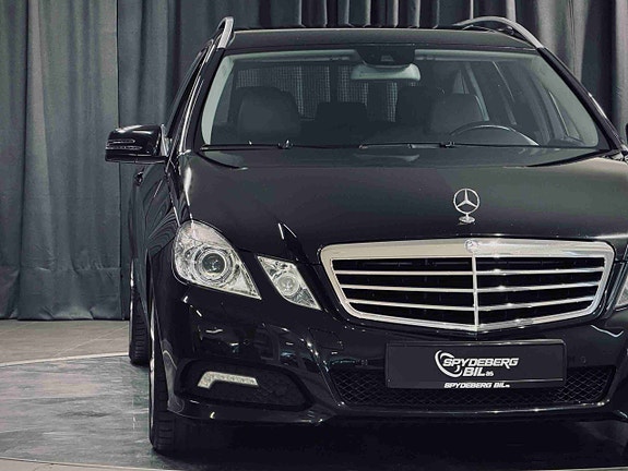Mercedes-Benz E220 3 of 25