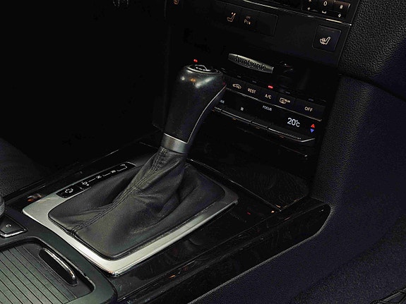 Mercedes-Benz E220 19 of 25