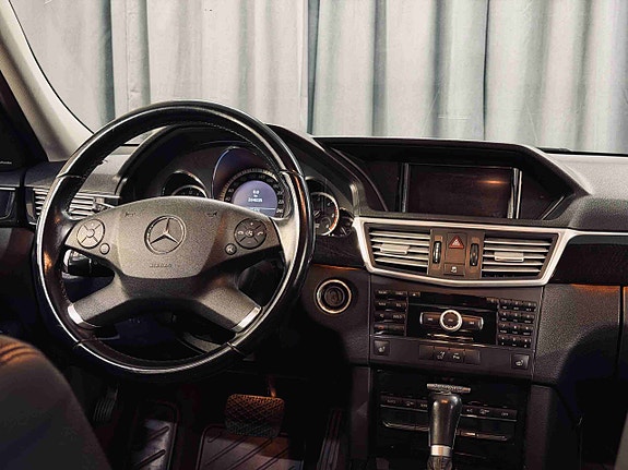Mercedes-Benz E220 10 of 25