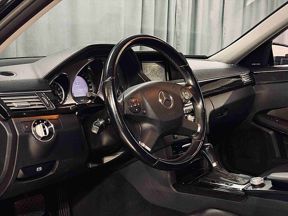 Mercedes-Benz E220 14 of 25