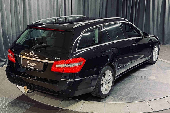 Mercedes-Benz E220 5 of 25