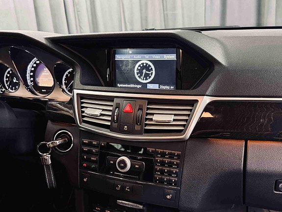 Mercedes-Benz E220 16 of 25