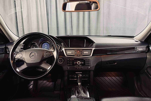 Mercedes-Benz E220 9 of 25