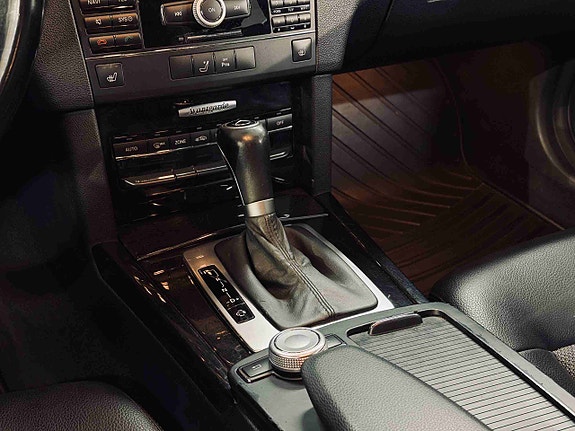 Mercedes-Benz E220 17 of 25