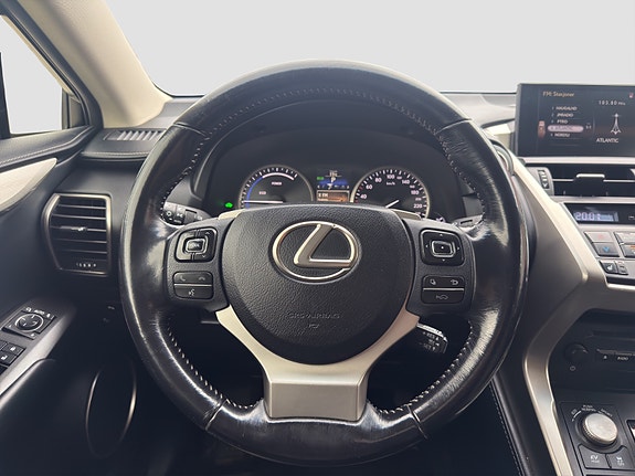 Lexus NX300h 10 of 26
