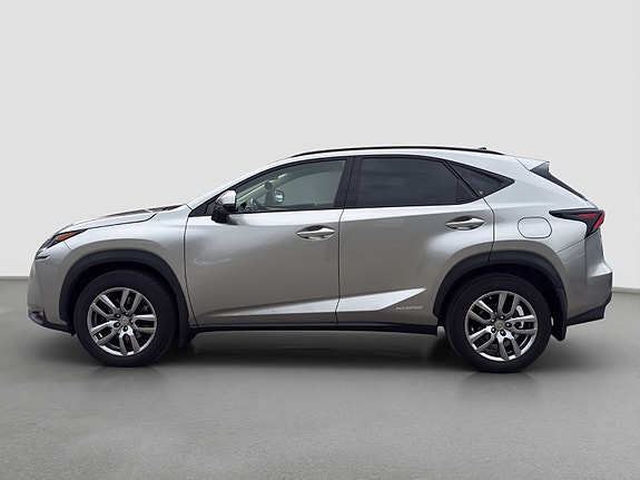 Lexus NX300h 2 of 26