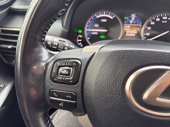 Lexus NX300h 17 of 26