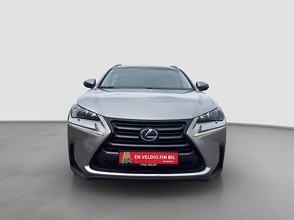 Lexus NX300h 8 of 26