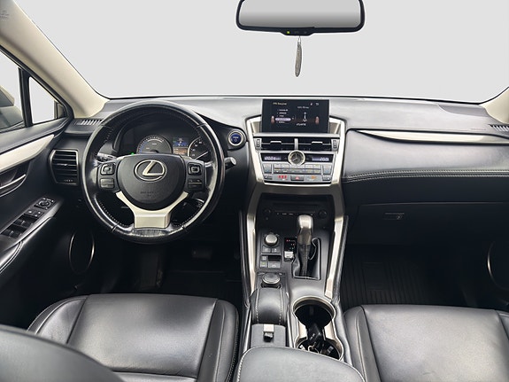 Lexus NX300h 26 of 26