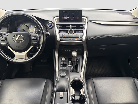 Lexus NX300h 12 of 26