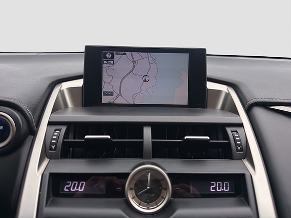 Lexus NX300h 13 of 26