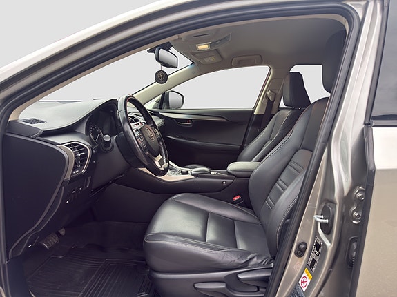 Lexus NX300h 25 of 26