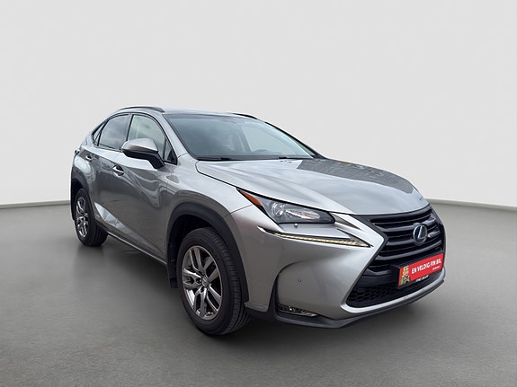Lexus NX300h 7 of 26
