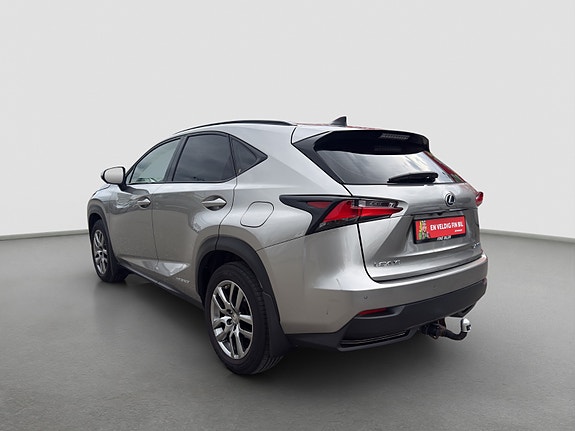 Lexus NX300h 3 of 26