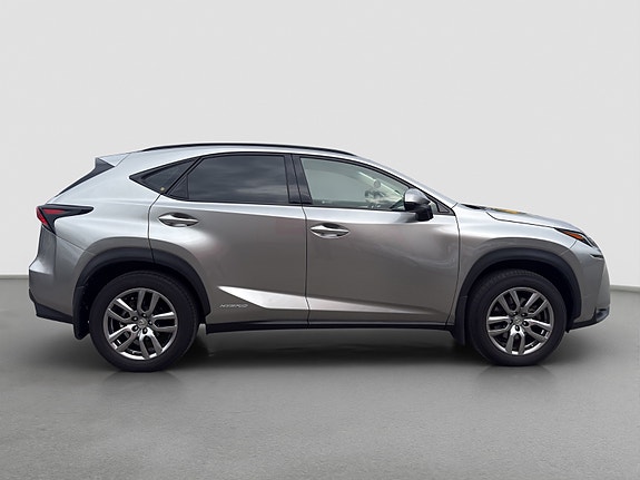 Lexus NX300h 6 of 26