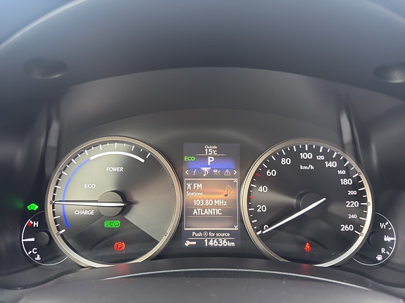Lexus NX300h 11 of 26