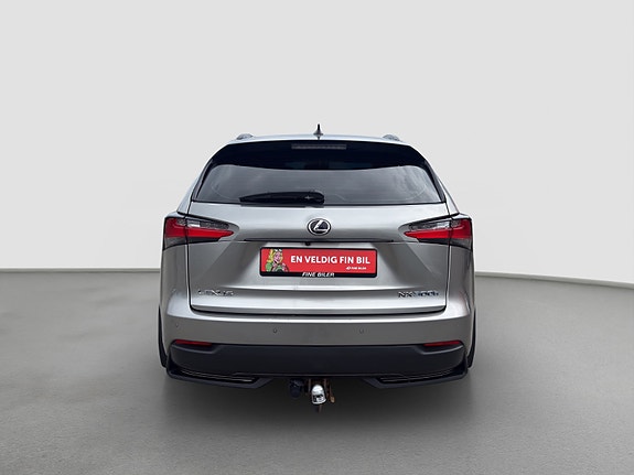 Lexus NX300h 4 of 26