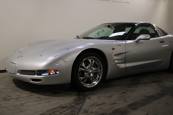 Chevrolet Corvette 5 of 30